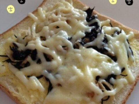 栄養たっぷり❤ひじきと切り干し大根のチーズトースト